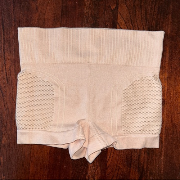 Urban Outfitters Out From Under Echo Seamless Sports Shortie - Beige Neutral Tan - Picture 3 of 5